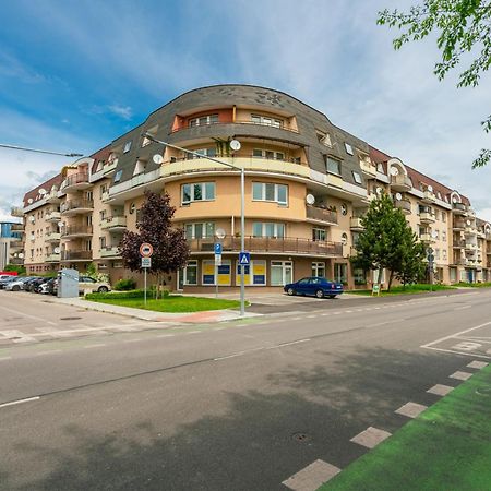 Apartmany Zlatovska Trenčín Екстериор снимка